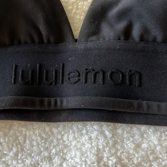 Lululemon sports bra size 4. Like new!! - Picture 2 of 4